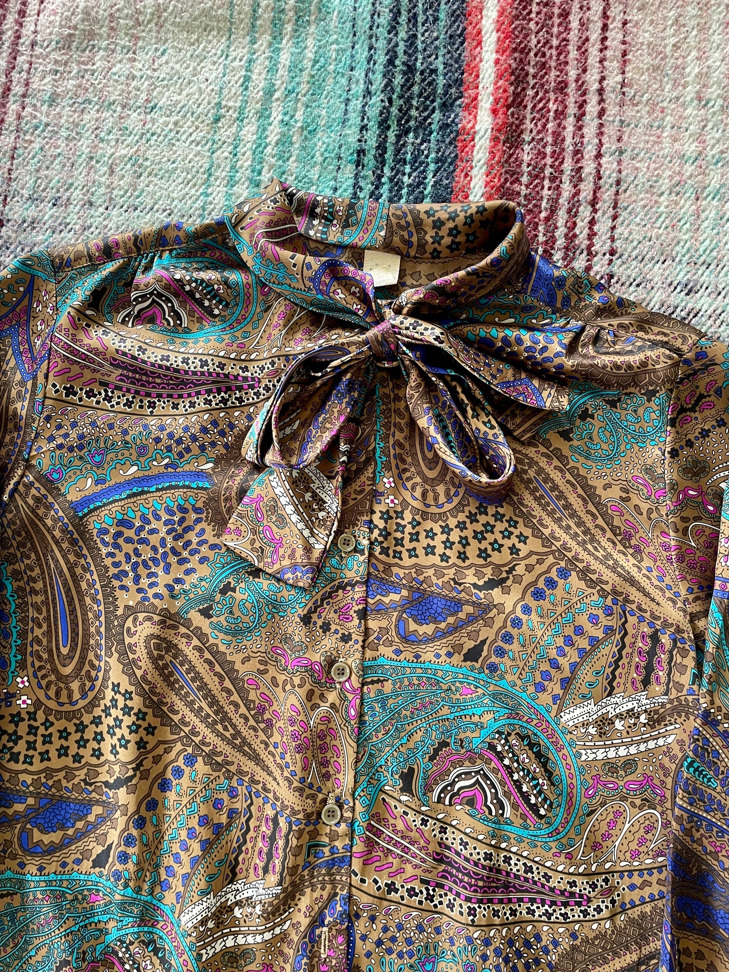 70s Psychedelic Satin Bow Collar Blouse L