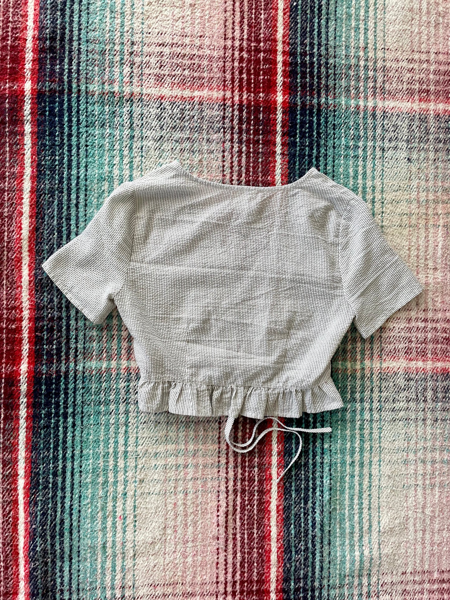 Sadie & Sage Seersucker Ruffle Tie Up Grey Crop Top S